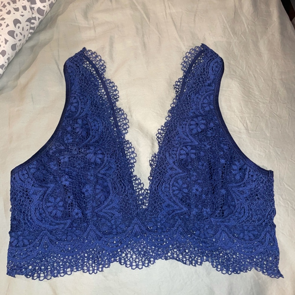 Dark blue laced bralette.